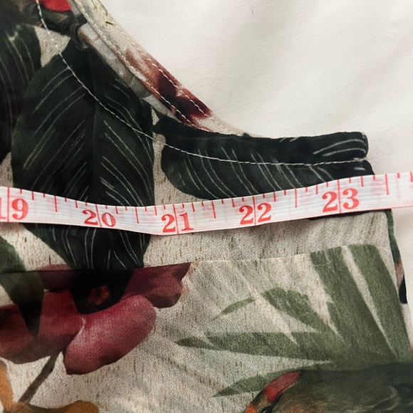 H&M Cream Sleeveless Button Down Blouse with Peter Pan Collar - Picture 5 of 5